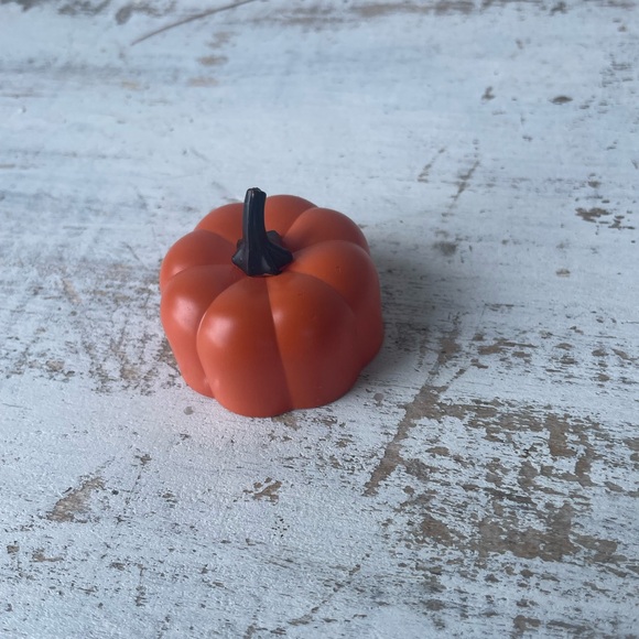 *Pumpkin Tealight Candles Set of 3 - Picture 10 of 17